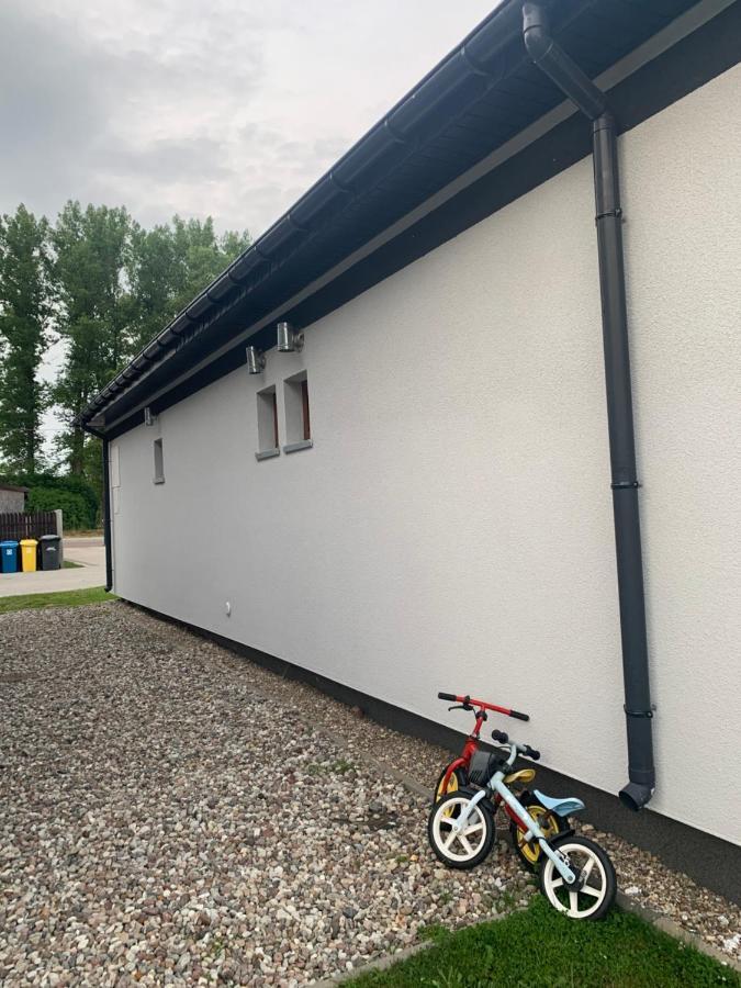 48C Domki Letniskowe I Apartament Поберово Екстериор снимка